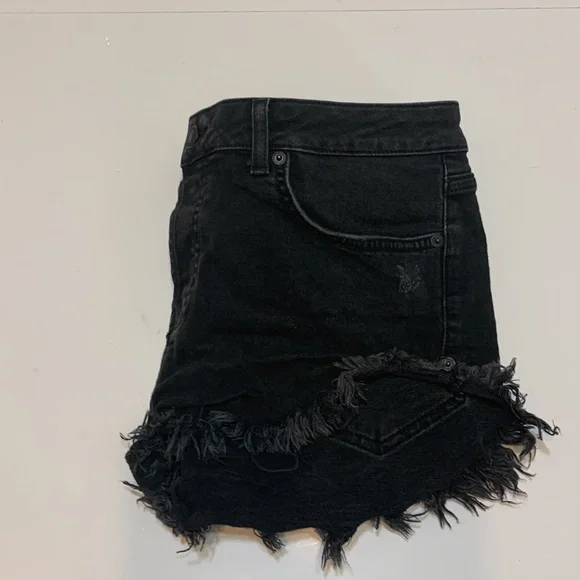 Forever 21 distressed jean shorts - Picture 5 of 6